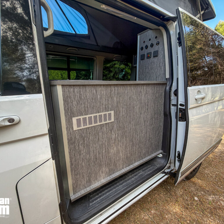 Lateral de Volkswagen Multivan T6 4Motion con acabado camper premium