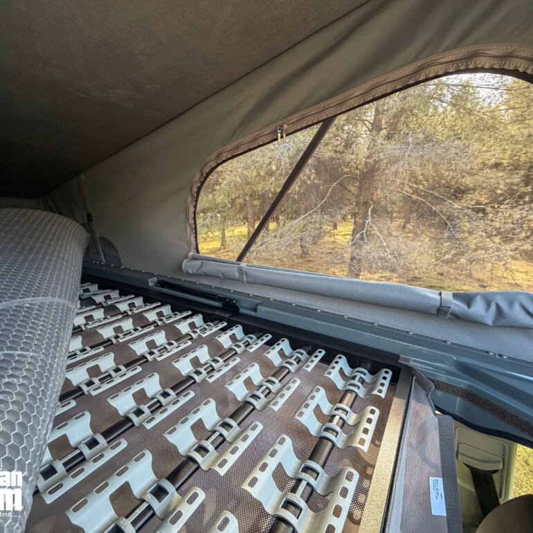 Zona de descanso superior en techo elevable Reimo para Volkswagen Multivan T6