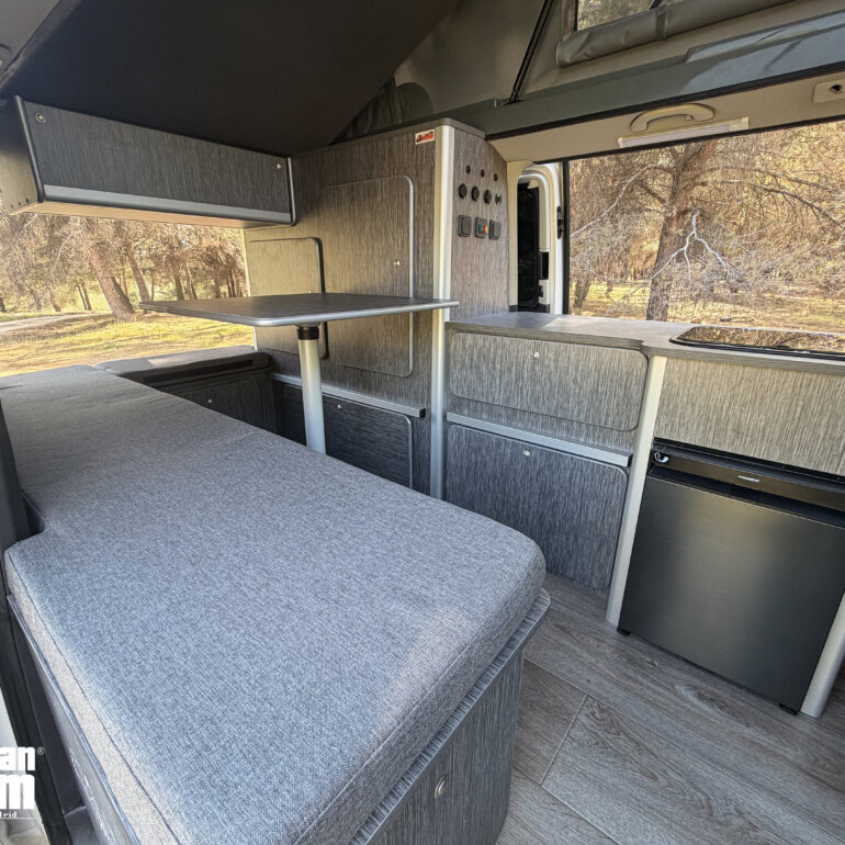 Volkswagen Multivan T6 4Motion Bulli camperizada con mobiliario a medida Van Dream Madrid